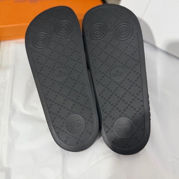 GUCCI Slides - Picture 3 of 3